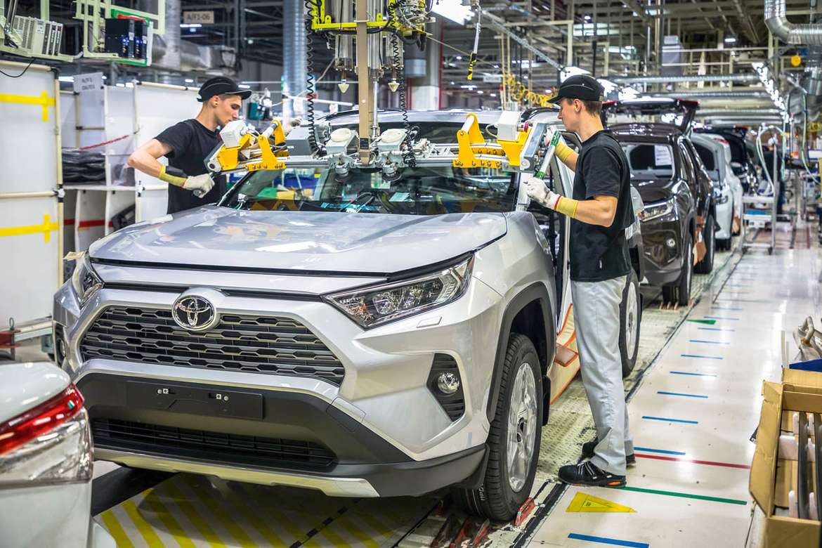 Toyota приостанавливает производство и поставки в РФ
