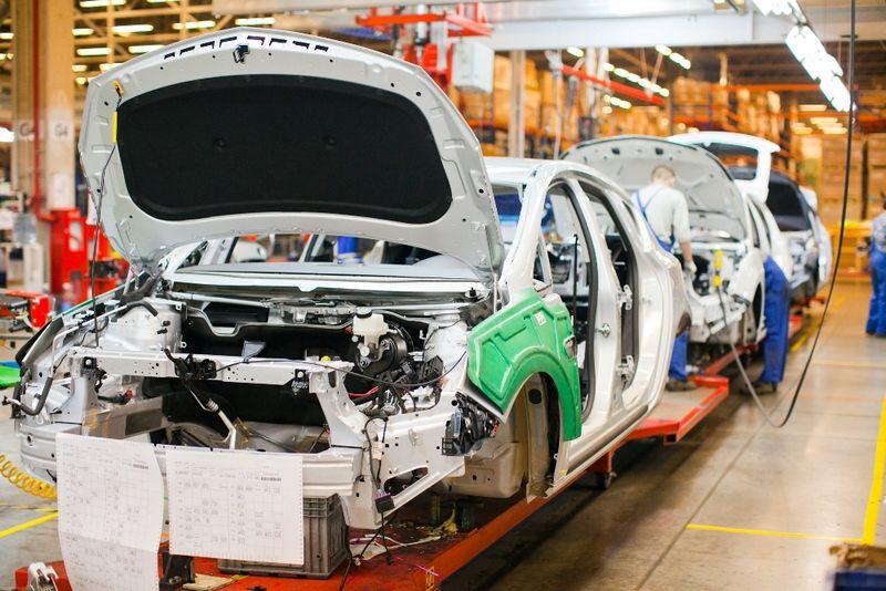 Петербургский завод GM остановит конвейер на 2 месяца