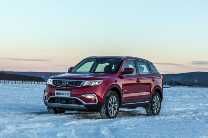 Стали известны комлектации нового кроссовера Geely Atlas