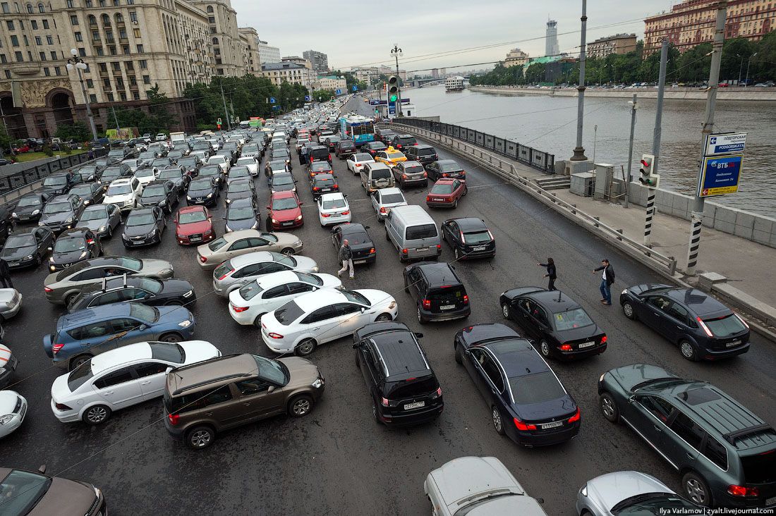 Сколько всего легковых автомобилей в России?