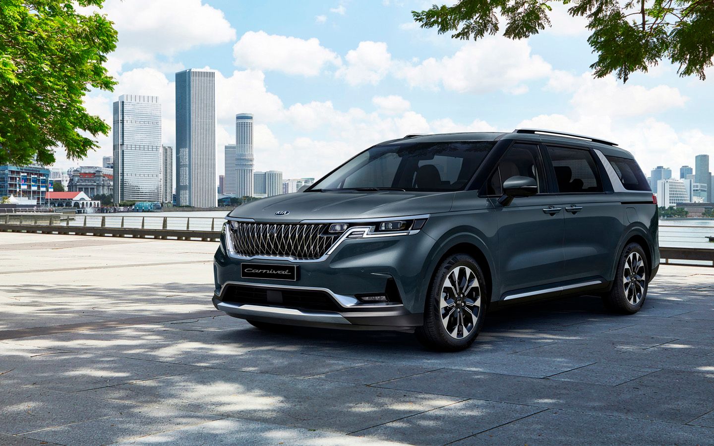 Большой минивэн Kia Carnival для России