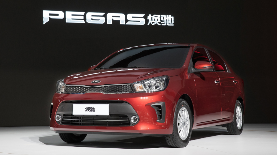 KIA представила модели Pegas и K2 Cross