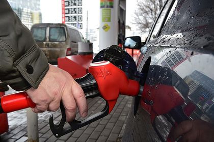 Средняя цена литра бензина Аи-95 превысила 40 рублей