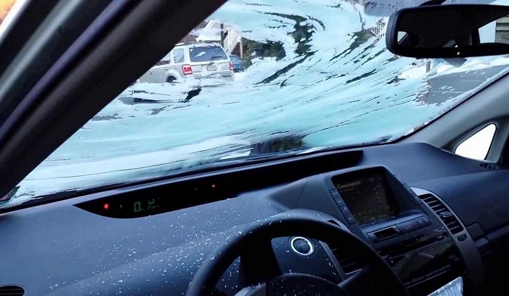Простой совет, что бы лобовое стекло не обмерзало. 