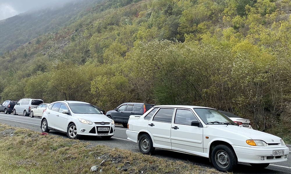 Кому отдать брошенные на границах автомобили? 