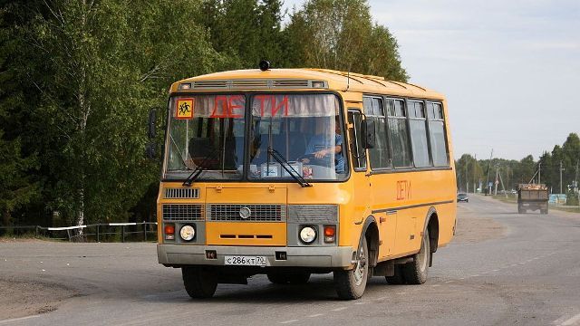 Все назад: запрет на перевозку детей старыми автобусами перенесли 