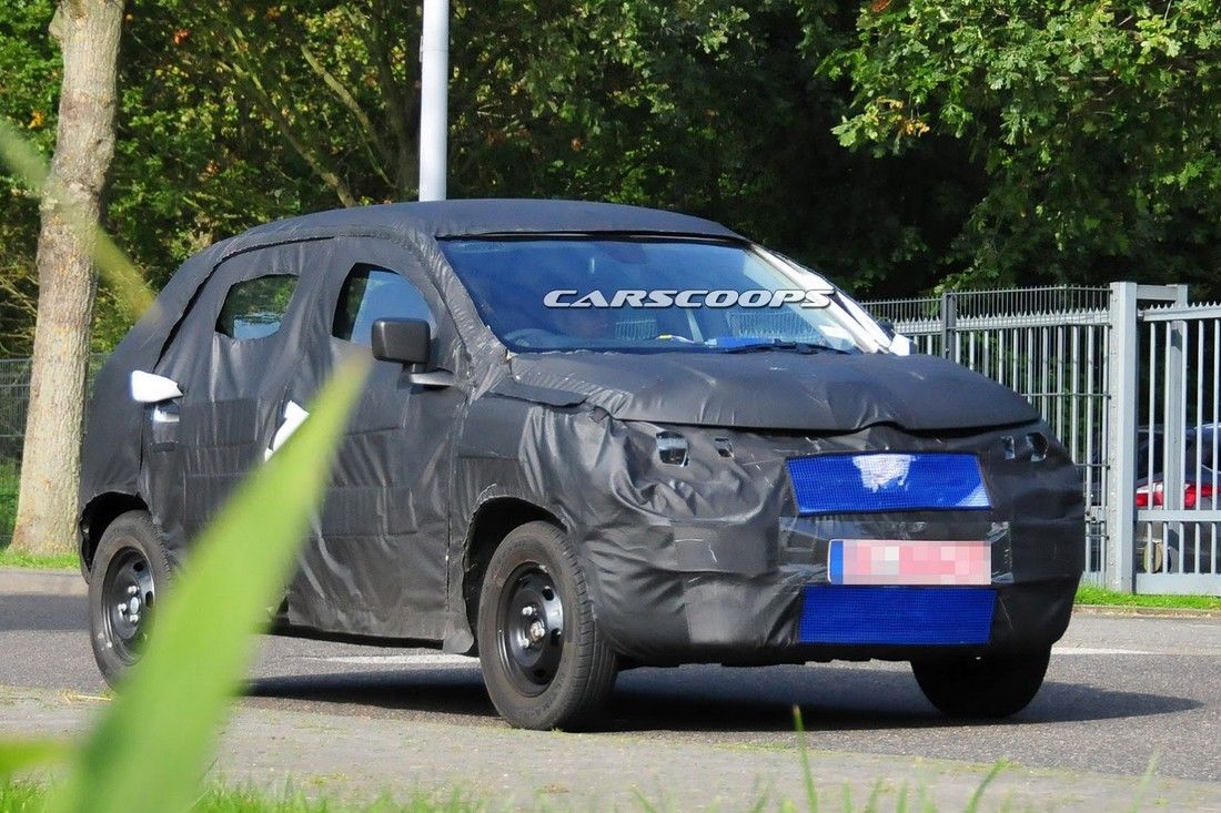 Бюджетный хэтчбек Renault снова прокатился на камеру