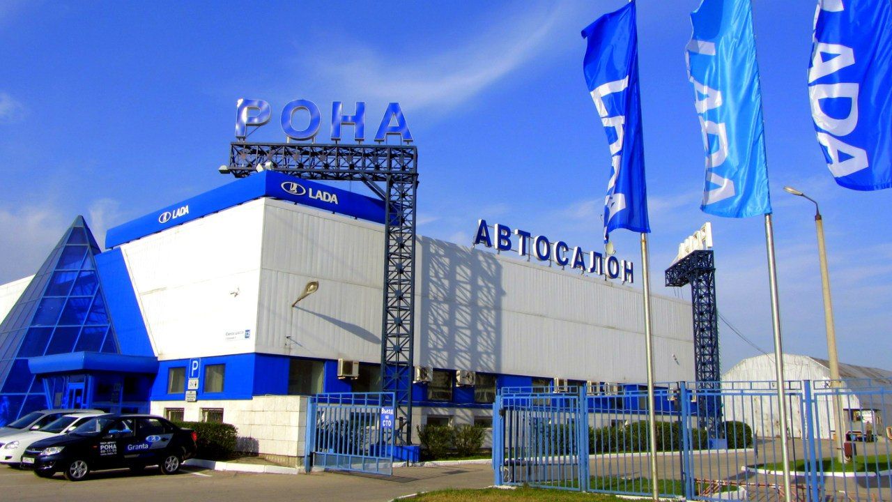 Почему автомобиль желательно покупать  только у официальных дилеров? 