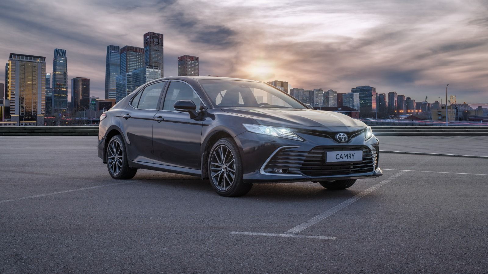 Начались продажи обновленной Toyota Camry 