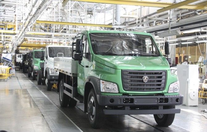 ГАЗ и КАМАЗ ушли в корпоративный отпуск, УАЗ модернизирует производство