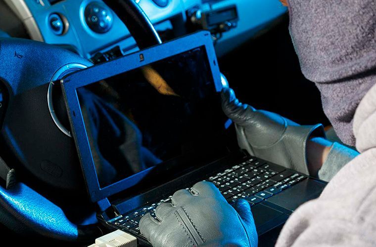 Кибератакой на автомобили хакеры могут убить миллионы человек 
