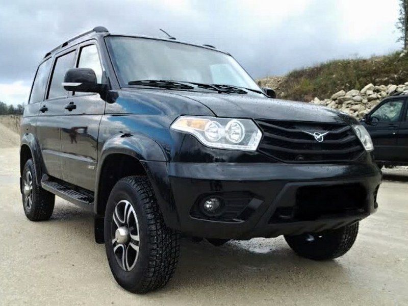Обновленный UAZ Patriot сфотографировали в полный рост