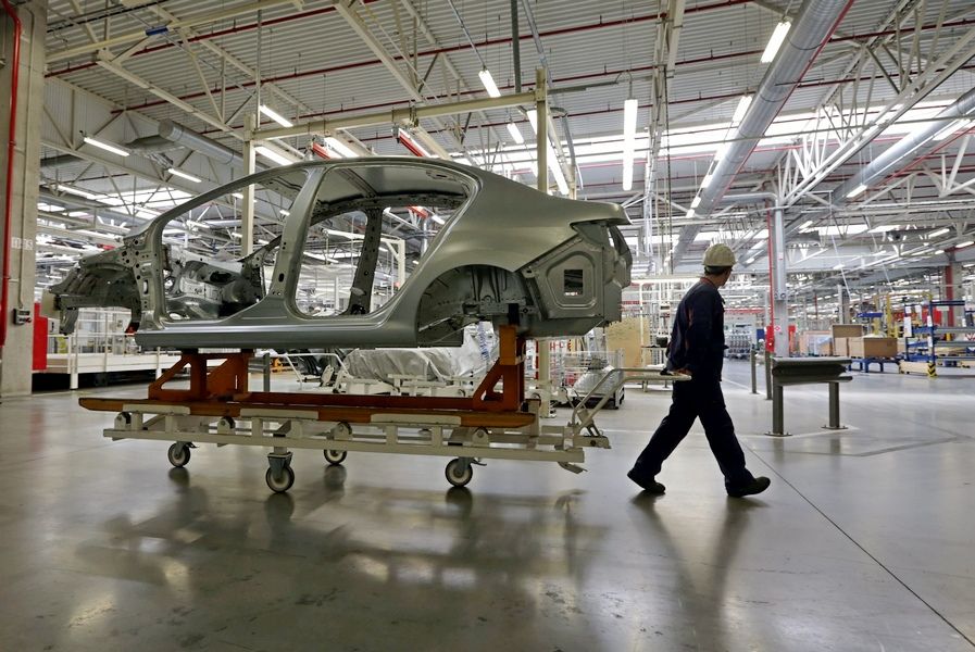 Российский автозавод будет простаивать два месяца