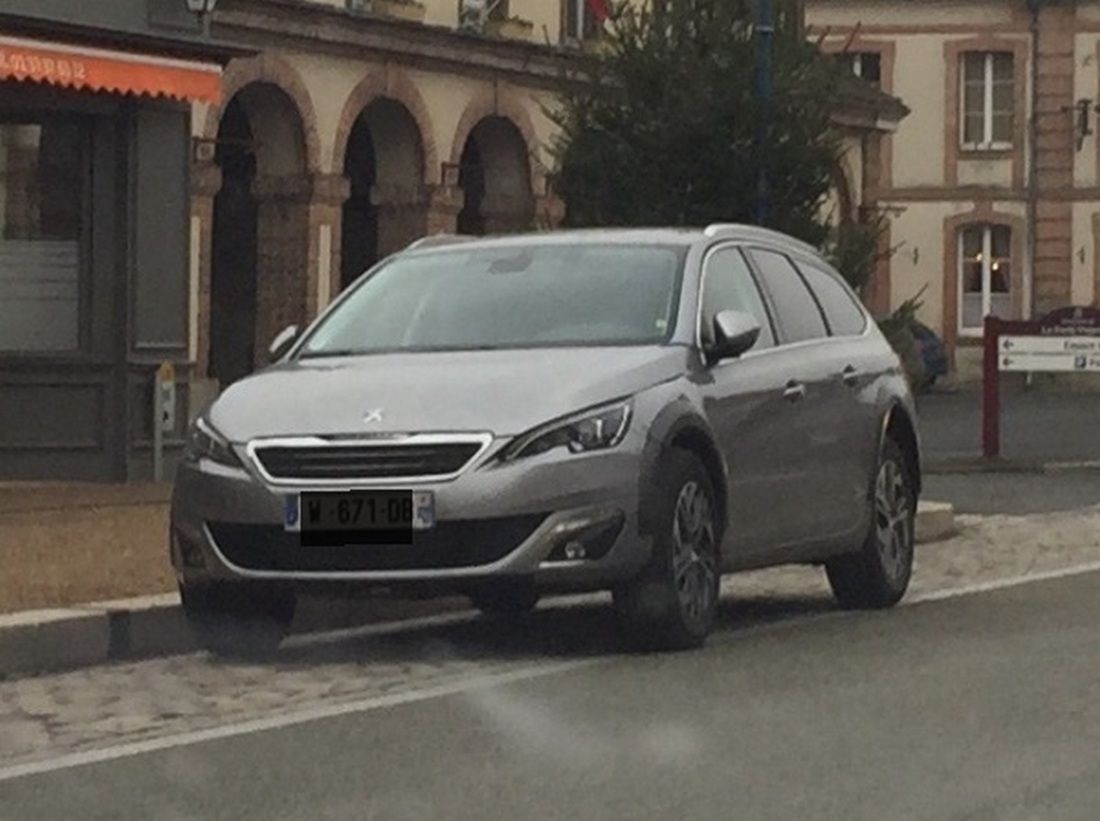 У Peugeot 308 появилась кросс-версия