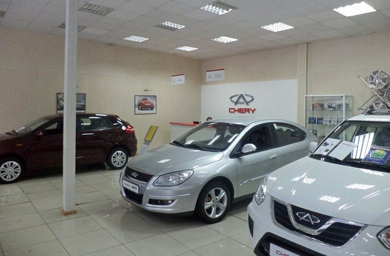 Дилерские центры: у LADA их количество сокращается, у «китайцев» - растёт