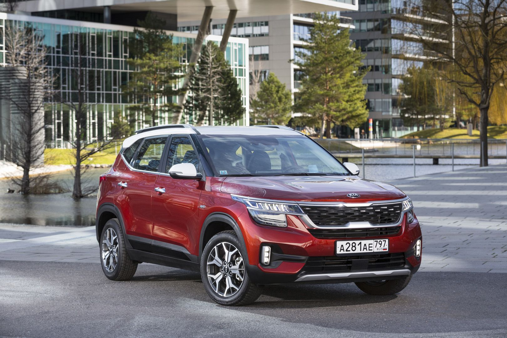 В июне поступят в продажу два новых кроссовера Kia  