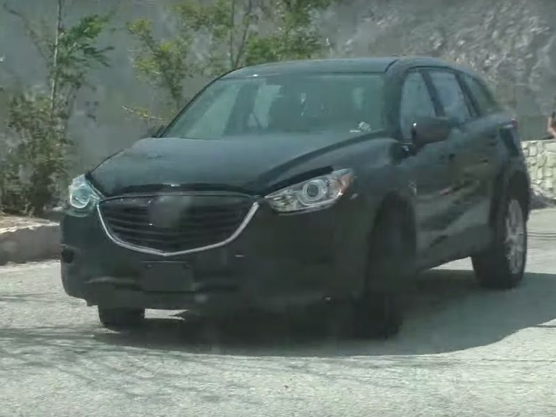 Большой внедорожник Mazda заметили почти без камуфляжа