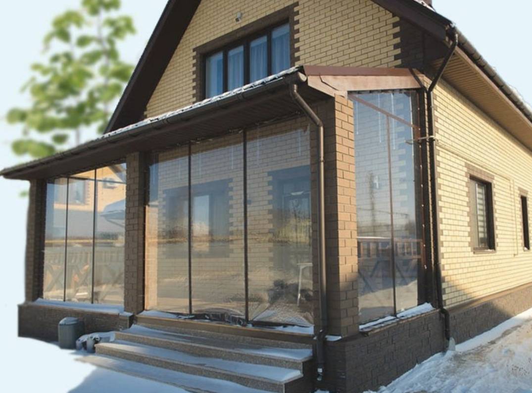 Мягкие окна для веранды и беседки: бюджетная альтернатива стеклу