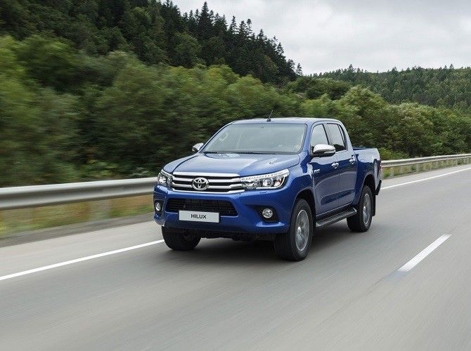 Пикап Toyota Hilux прибавил в стоимости