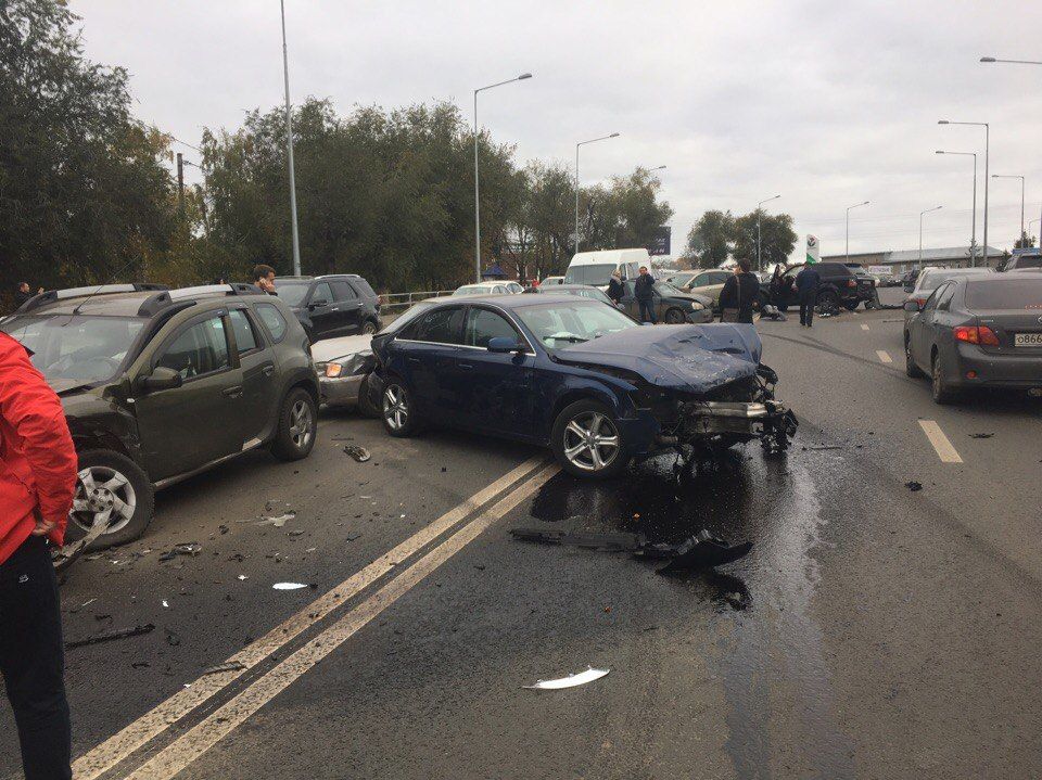 Массовое ДТП в Самаре. На водителя Audi необоснованно «повесят» ущерб от 11 машин.
