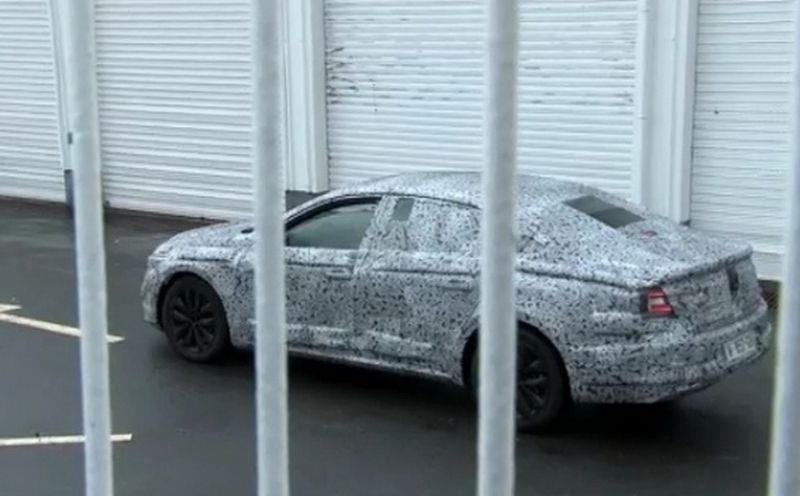 Renault готовится к запуску нового флагмана. Первые фото модели