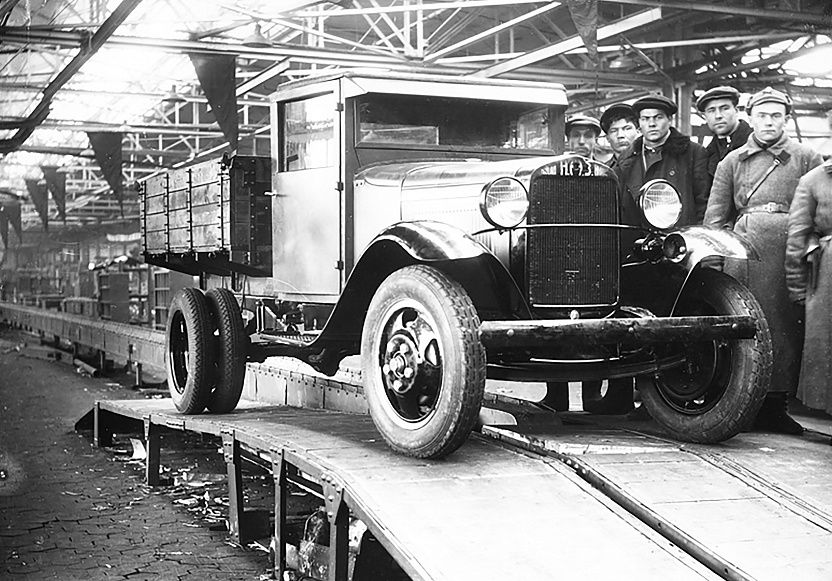 1 января ГОРЬКОВСКОМУ АВТОМОБИЛЬНОМУ ЗАВОДУ ИСПОЛНЯЕТСЯ 85 ЛЕТ