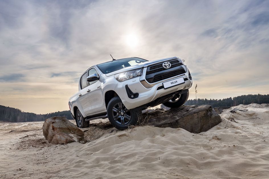 У дилеров появились новые Toyota Hilux и Fortuner   