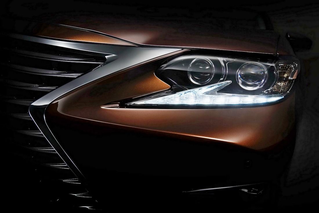 Lexus приоткрыл новый седан