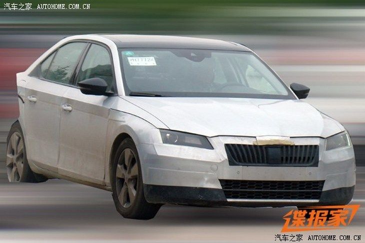 Фотошпионы поймали SKODA Superb следующего поколения