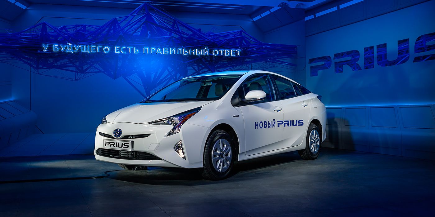 Toyota показала новый Prius для России  