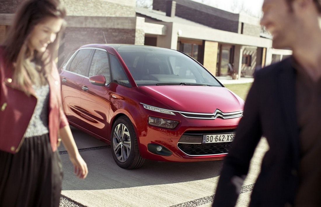 Peugeot и Citroen не хотят покидать Россию