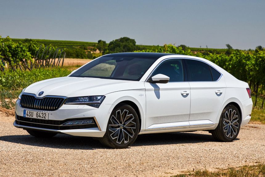 Дилеры принимают заказы на полноприводную Skoda Superb  