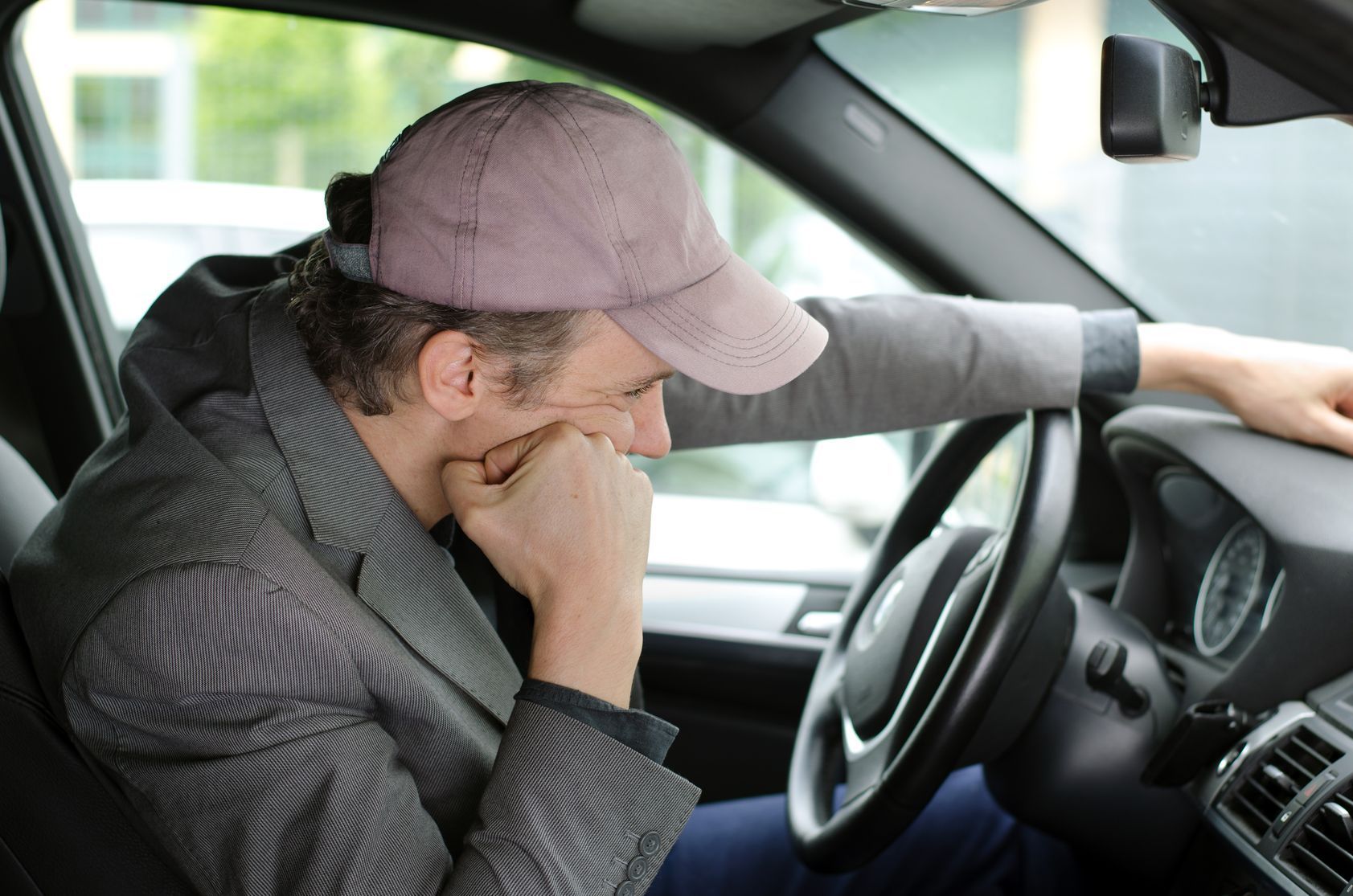 Опрос показал, что большинство россиян покупают б/у запчасти  