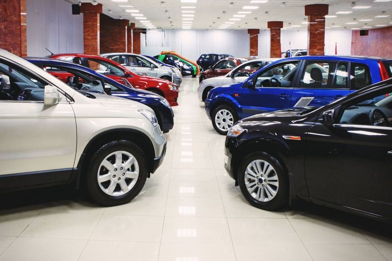 Автопроизводители снижают цены на свои модели в России