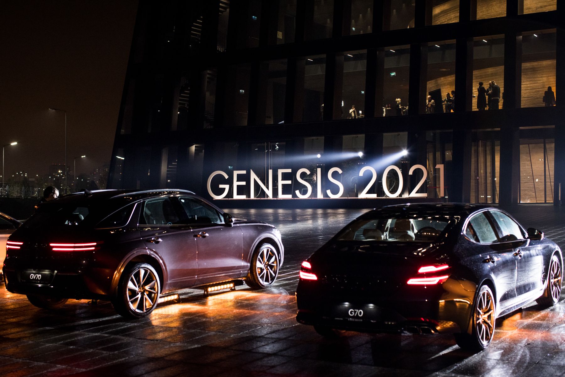 Официальный российский дебют двух новинок Genesis