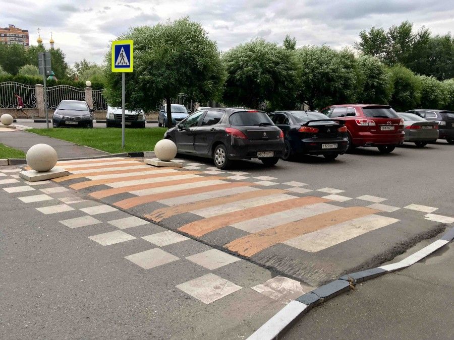 «Зебры» пешеходных переходов хотят сделать рельефными