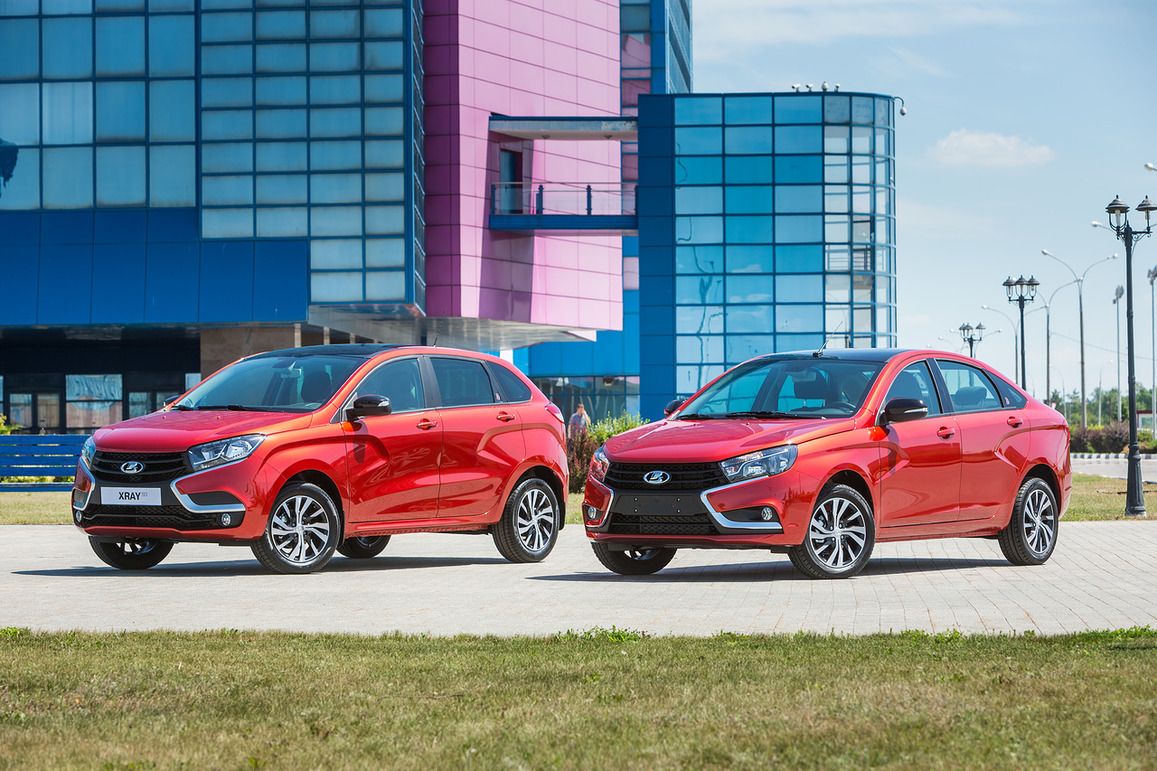 LADA представила особые версии Vesta и XRAY. Известны цены