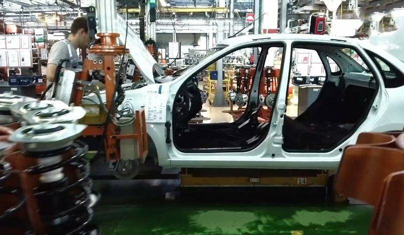 АВТОВАЗ выпускает автомобили даже в выходные дни