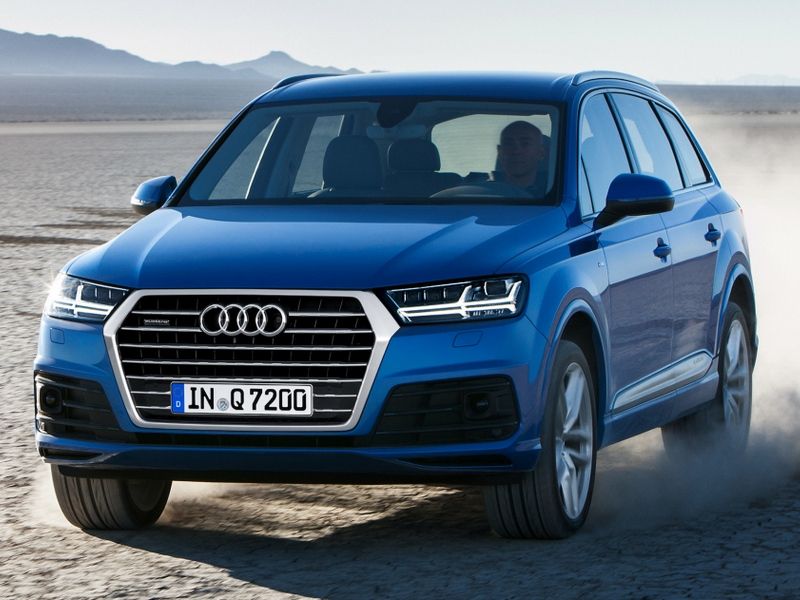 Россиянам предлагают флагманский внедорожник Audi. Цена известна