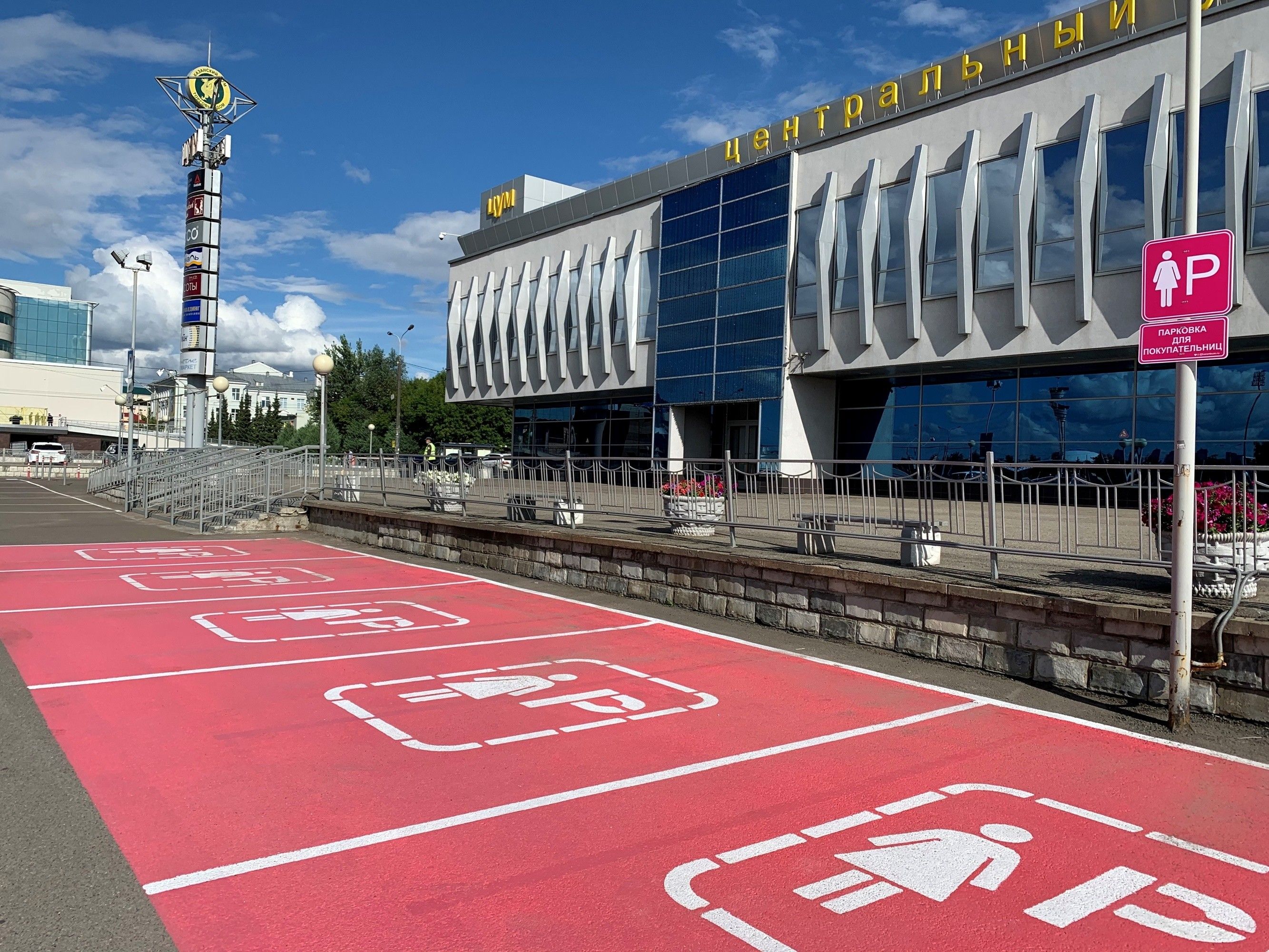 В России открылась первая женская парковка
