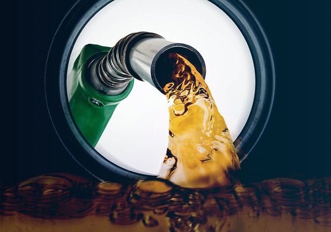Нефтяники в убытках. Просят разрешить поднять цены на 4-5 рублей за литр 