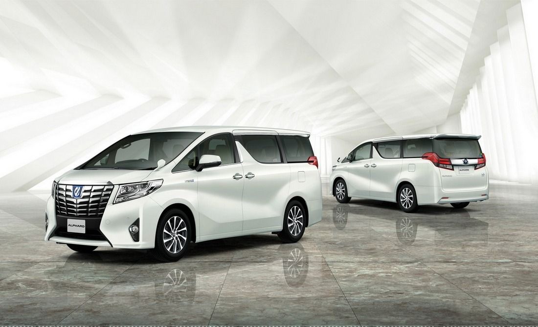 Toyota обновила минивэн Alphard 