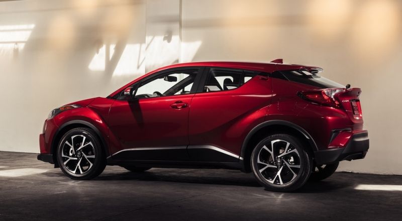 Объявлены цены на новый кроссовер Toyota C-HR для РФ‍