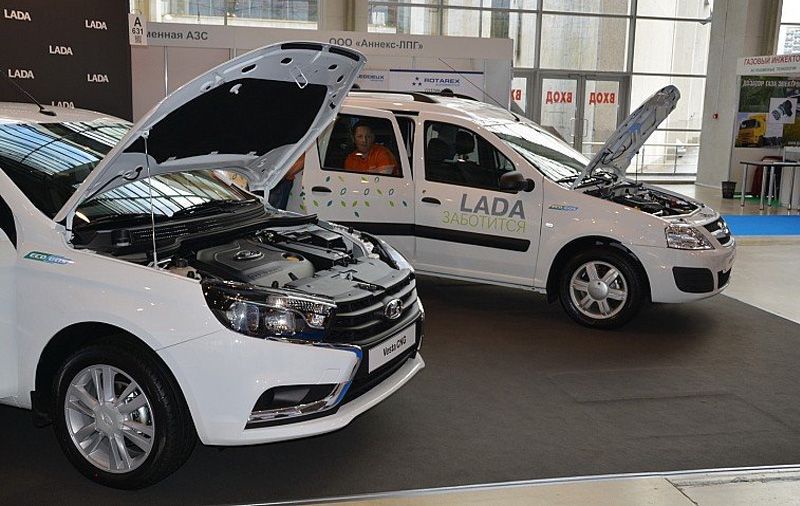 АВТОВАЗ прекратил выпуск битопливных авто. Надолго ли? 