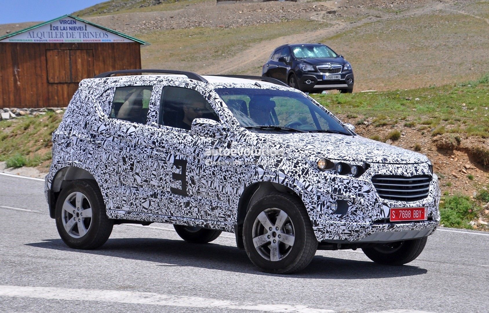 Первые фото новой Chevrolet Niva в камуфляже 
