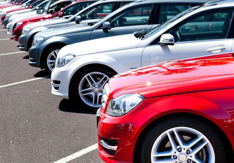 Стало известно, сколько всего машин было продано в России в 2014 г.