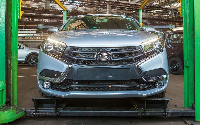 Уточнили время выхода обновленной Lada Vesta с вариатором 