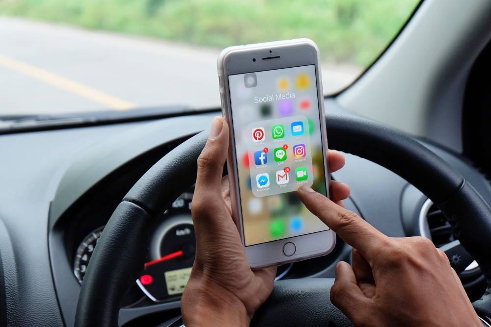 Синхронизация вашего автомобиля с iPhone: лучшие гаджеты и приложения