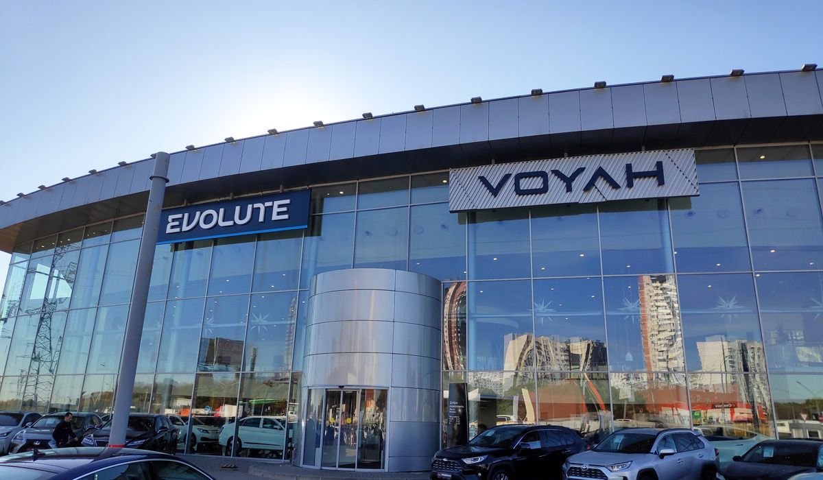  В России открылся первый автосалон электрического седана Evolute i-Pro  