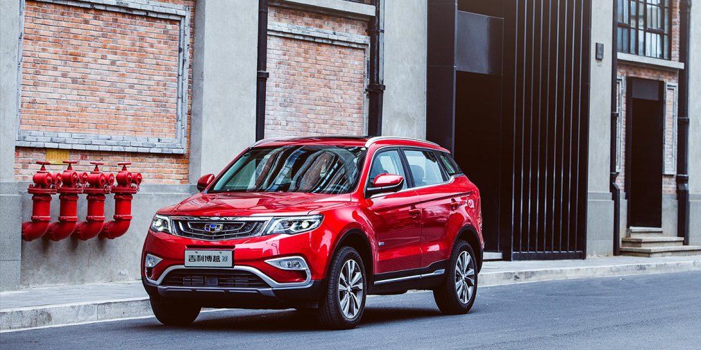 Geely назвала сроки старта российских продаж флагманского кроссовера 
